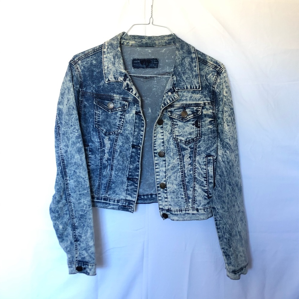 Acid - wash Jean jacket!